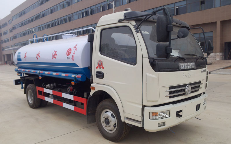 楚勝牌多利卡灑水車