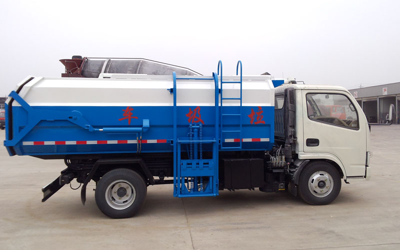 東風(fēng)4方對(duì)接式掛桶垃圾車